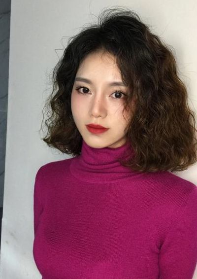 齐肩发怎么烫（齐肩发怎么烫显年轻羊毛卷）