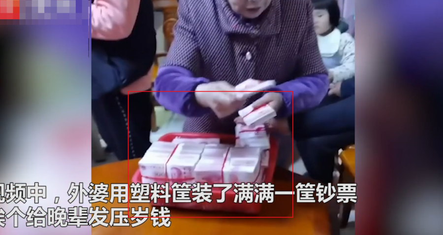霸气外婆用筐装80万给大家发红包（外婆买一个包）