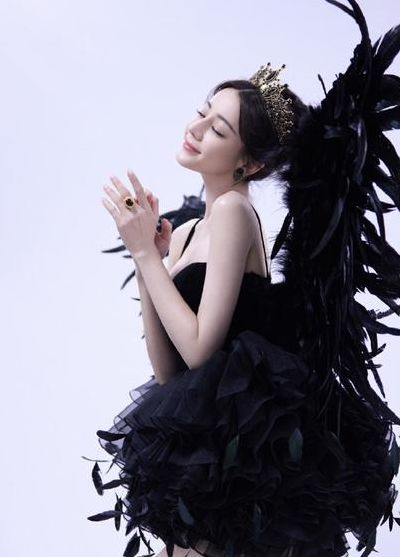 迪丽热巴为高考学子送鸿运（迪丽热巴为考生加油）
