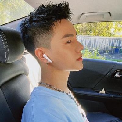 小脸男生适合什么发型（小脸的男生弄什么发型好看）