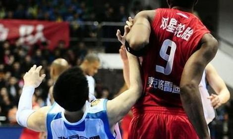吉喆挑衅麦迪（吉喆被麦迪）