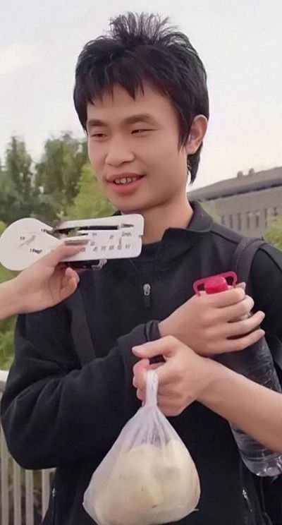 韦东奕造谣者道歉（韦东奕18岁接受采访）