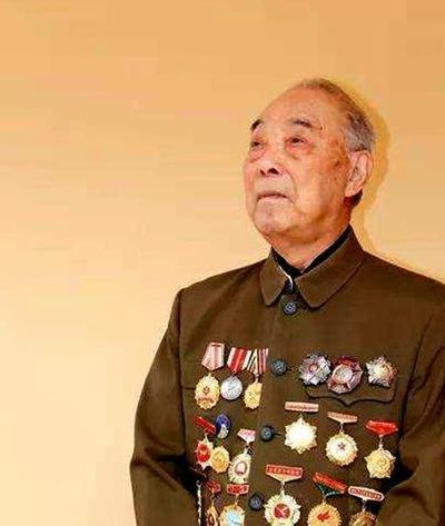 郭兴逝世（战斗英雄郭兴的传奇人生）