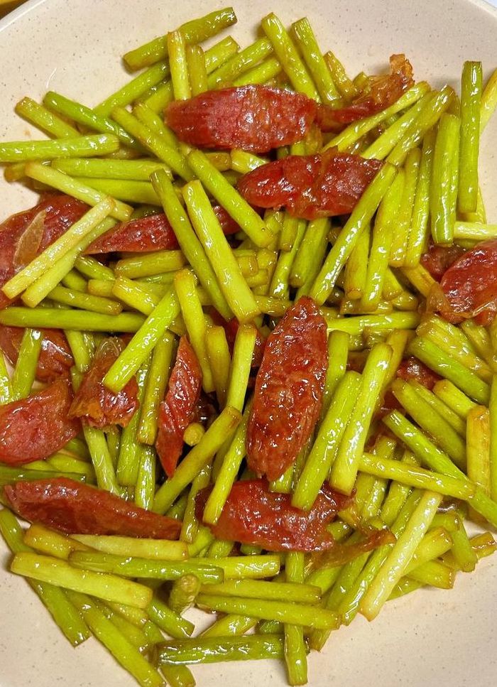 腊肠怎么炒好吃又简单（广式腊肠怎么炒好吃又简单）
