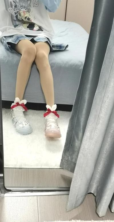 穿丝袜睡觉（穿丝袜睡觉影响长身高吗）