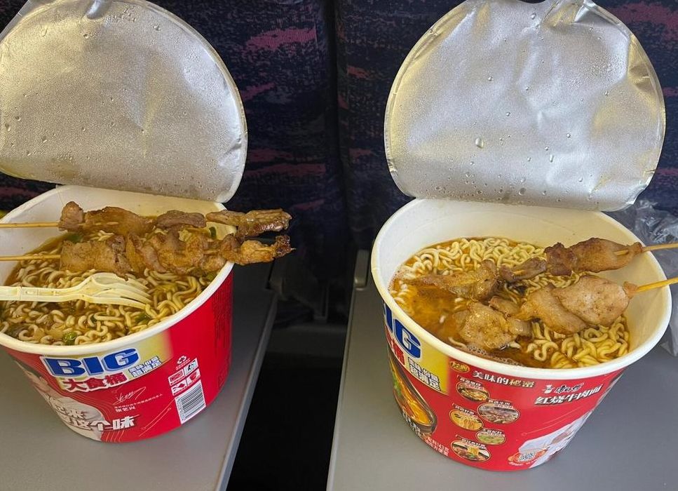高铁上吃泡面(高铁上吃泡面汤怎么倒)