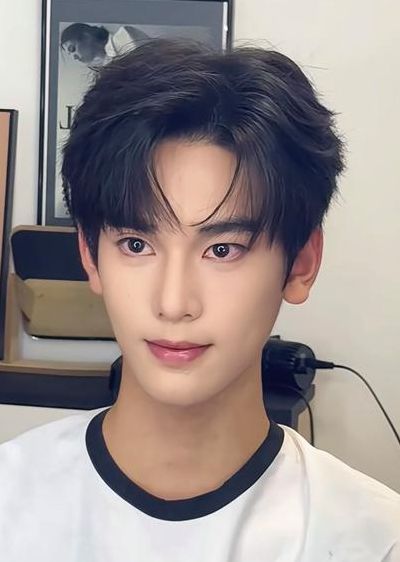 中分发型男教程（中分 发型 男）